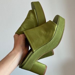 ZARA groovy green sateen heels